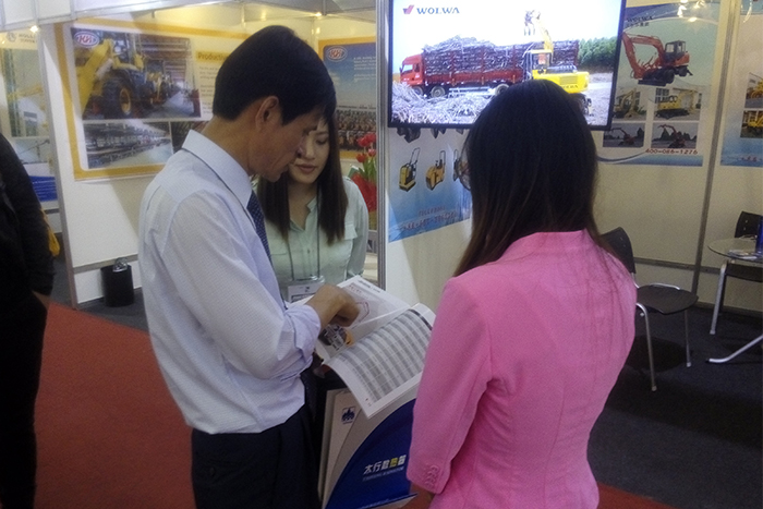 狗子28集团参加2015巴西国际工程机械展会