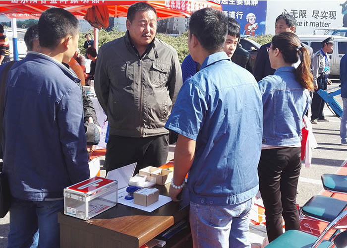 狗子28集团携多款产品参加2015全国建筑机械展