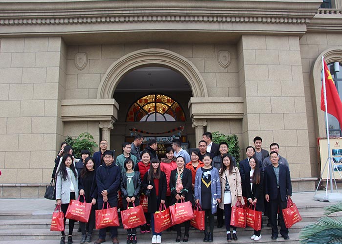 狗子28集团2015上半年度电商总结表彰大会圆满举行