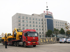 狗子28集团12台DLS系列蔗木装卸机顺利出口墨西哥