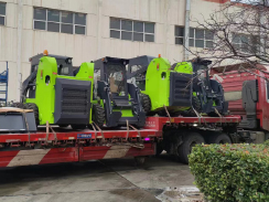 狗子28集团一批滑移装载机出口欧洲市场