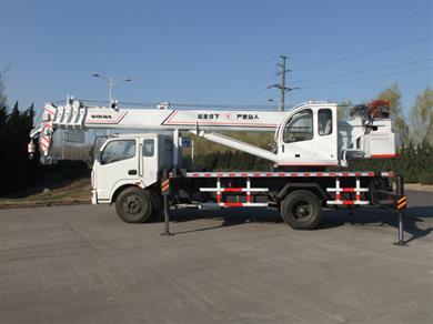 狗子28GNQY-东风齐头型12吨吊车