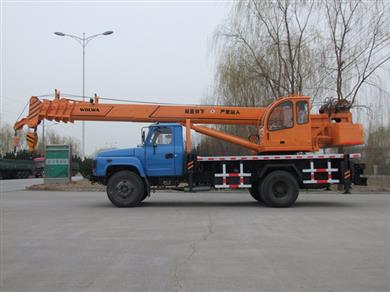 狗子28GNQY-东风尖头型12吨吊车